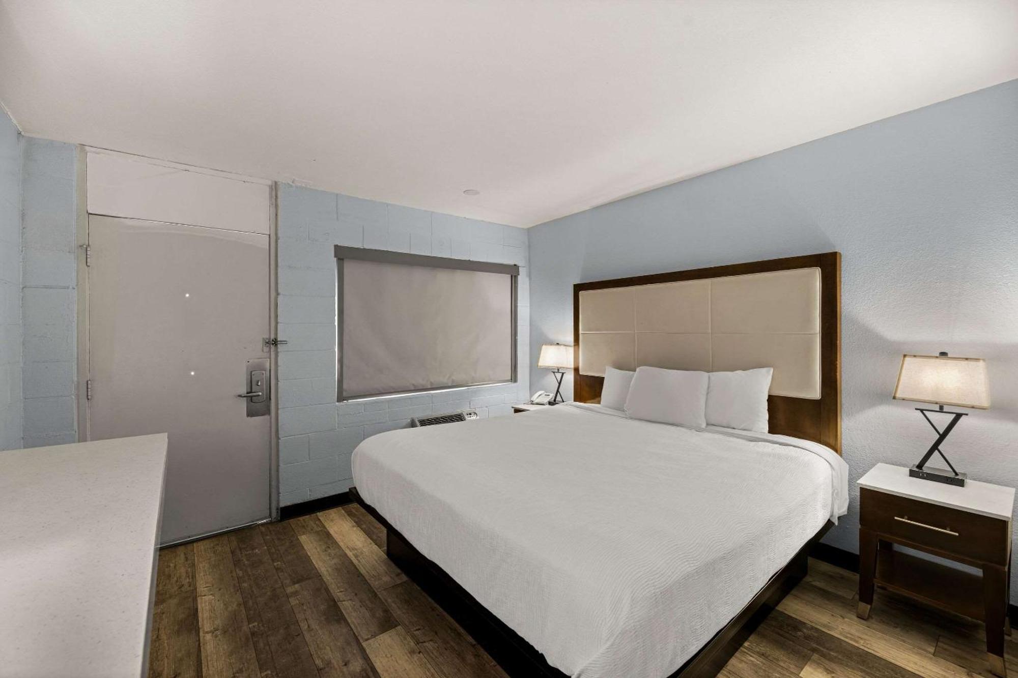 Rodeway Inn Midland Eksteriør billede